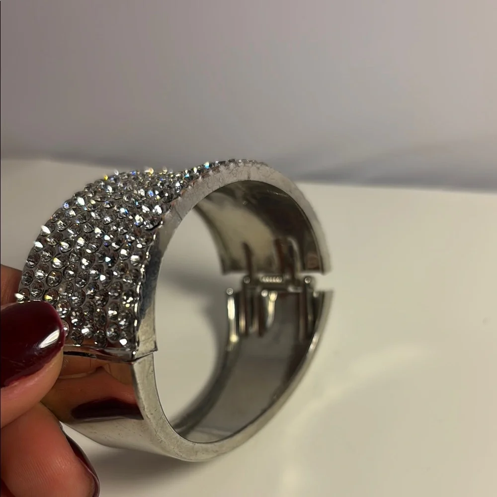 Elegant Silver Crystal Bracelet sparkly and blingy - Picture 4 of 7